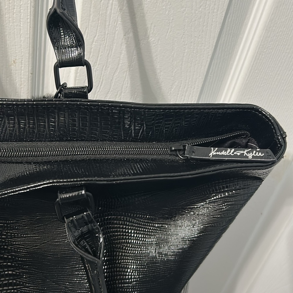 Kendall & Kylie Glossy Black Tote - Picture 5 of 6